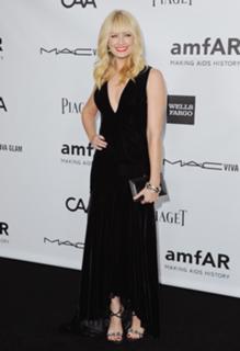 Beth Behrs feet photo thumbnail