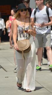 Beth Behrs feet photo thumbnail