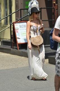 Beth Behrs feet photo thumbnail