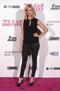 Beth Behrs feet photo thumbnail