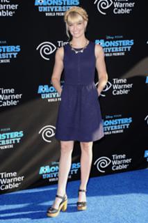 Beth Behrs feet photo thumbnail