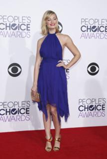 Beth Behrs feet photo thumbnail