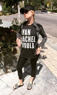 Beth Behrs feet photo thumbnail