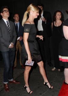 Beth Behrs feet photo thumbnail