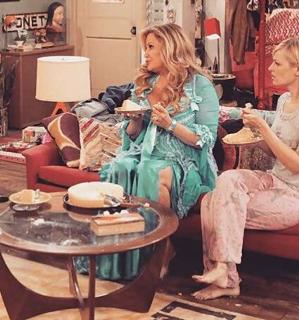 Beth Behrs feet photo thumbnail