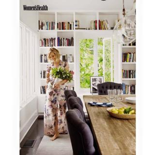 Beth Behrs feet photo thumbnail