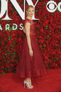 Beth Behrs feet photo thumbnail