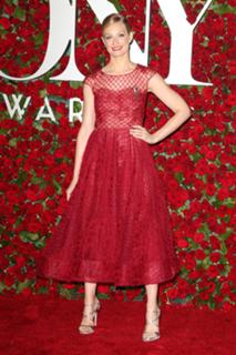 Beth Behrs feet photo thumbnail