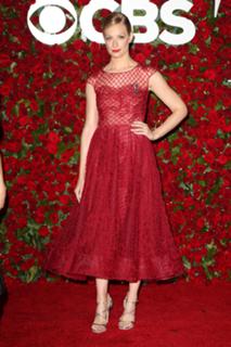Beth Behrs feet photo thumbnail
