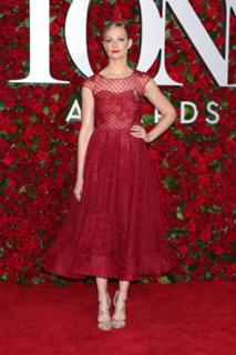 Beth Behrs feet photo thumbnail