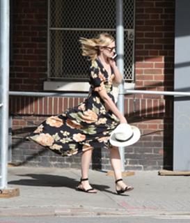 Beth Behrs feet photo thumbnail
