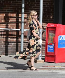 Beth Behrs feet photo thumbnail