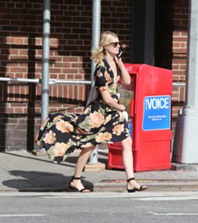 Beth Behrs feet photo thumbnail
