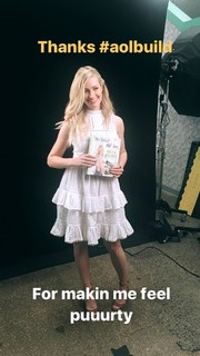 Beth Behrs feet photo thumbnail