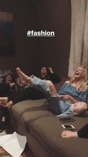 Beth Behrs feet photo thumbnail