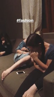Beth Behrs feet photo thumbnail