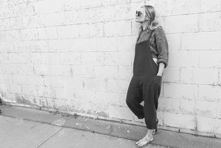 Beth Behrs feet photo thumbnail