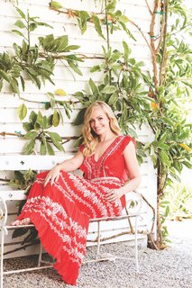 Beth Behrs feet photo thumbnail