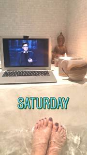 Beth Behrs feet photo thumbnail
