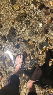 Beth Behrs feet photo thumbnail