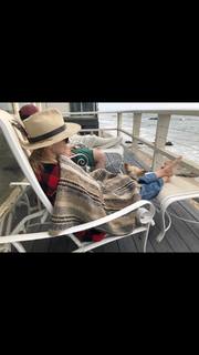 Beth Behrs feet photo thumbnail