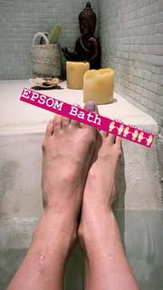 Beth Behrs feet photo thumbnail