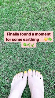 Beth Behrs feet photo thumbnail
