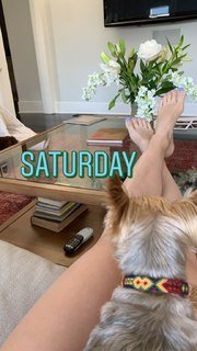 Beth Behrs feet photo thumbnail