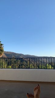 Beth Behrs feet photo thumbnail