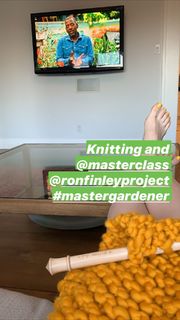 Beth Behrs feet photo thumbnail