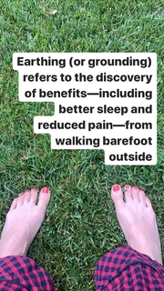 Beth Behrs feet photo thumbnail