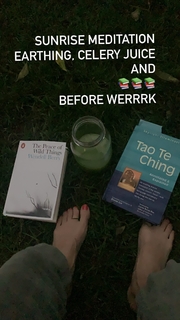 Beth Behrs feet photo thumbnail