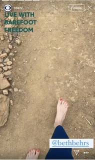 Beth Behrs feet photo thumbnail