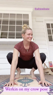 Beth Behrs feet photo thumbnail