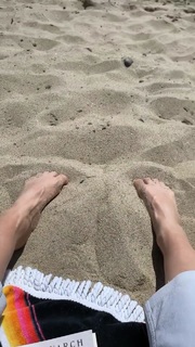 Beth Behrs feet photo thumbnail