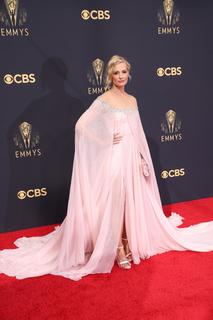 Beth Behrs feet photo thumbnail