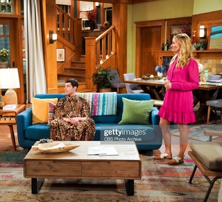 Beth Behrs feet photo thumbnail
