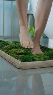Beth Behrs feet photo thumbnail