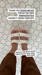 Beth Behrs feet photo thumbnail