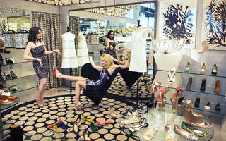 Beth Behrs feet photo thumbnail