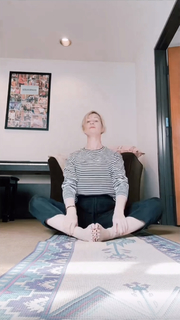 Beth Behrs feet photo thumbnail