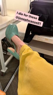 Beth Behrs feet photo thumbnail