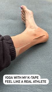 Beth Behrs feet photo thumbnail
