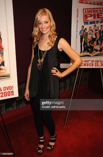 Beth Behrs feet photo thumbnail