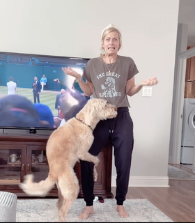 Beth Behrs feet photo thumbnail
