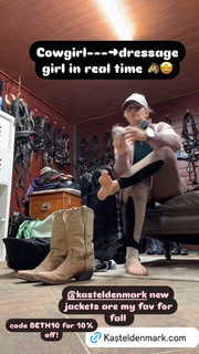 Beth Behrs feet photo thumbnail