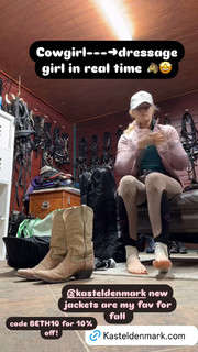 Beth Behrs feet photo thumbnail