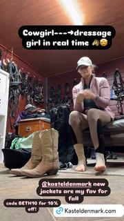 Beth Behrs feet photo thumbnail