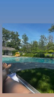 Beth Behrs feet photo thumbnail