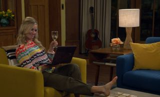 Beth Behrs feet photo thumbnail